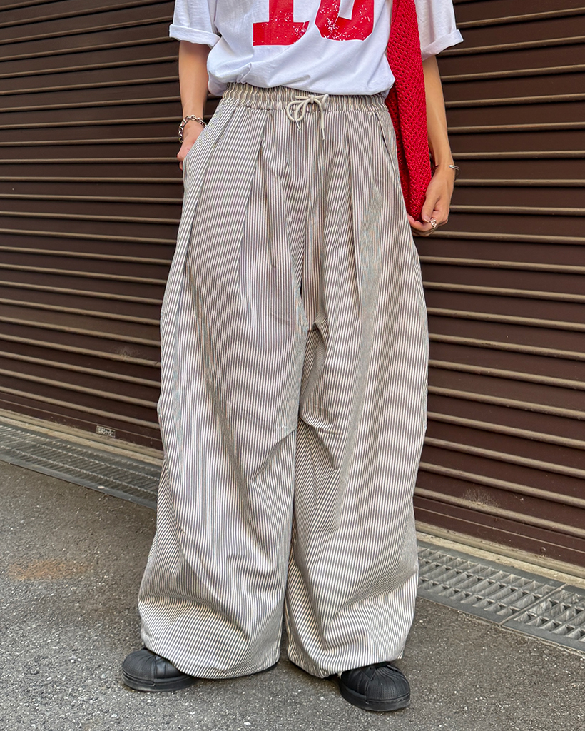 ピンストライプドローストリングヘムバルーンコットンパンツ