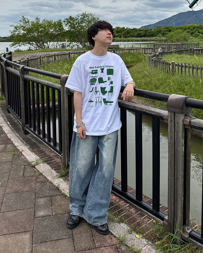 ミッドセンチュリーチェアグラフィックTシャツ | ファッション