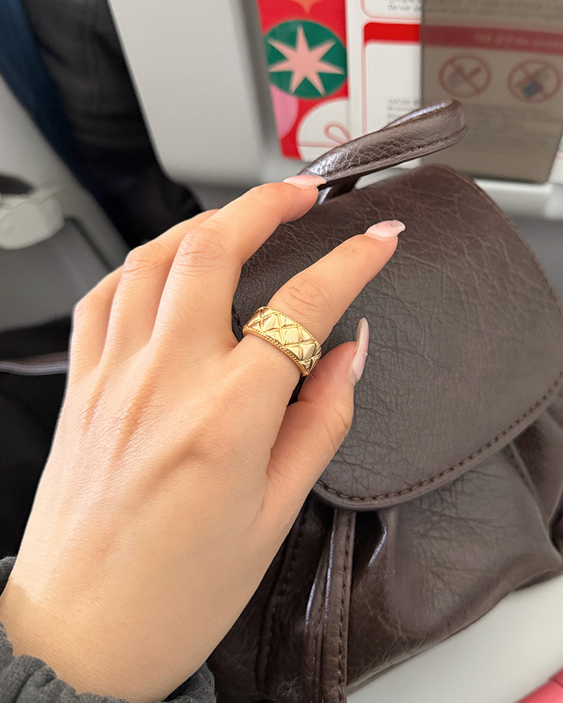 ツイストボールドリング