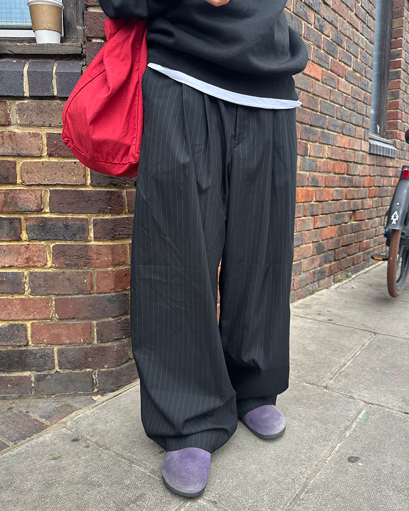 ユニセックス）ピンストライプツータックワイドスラックス