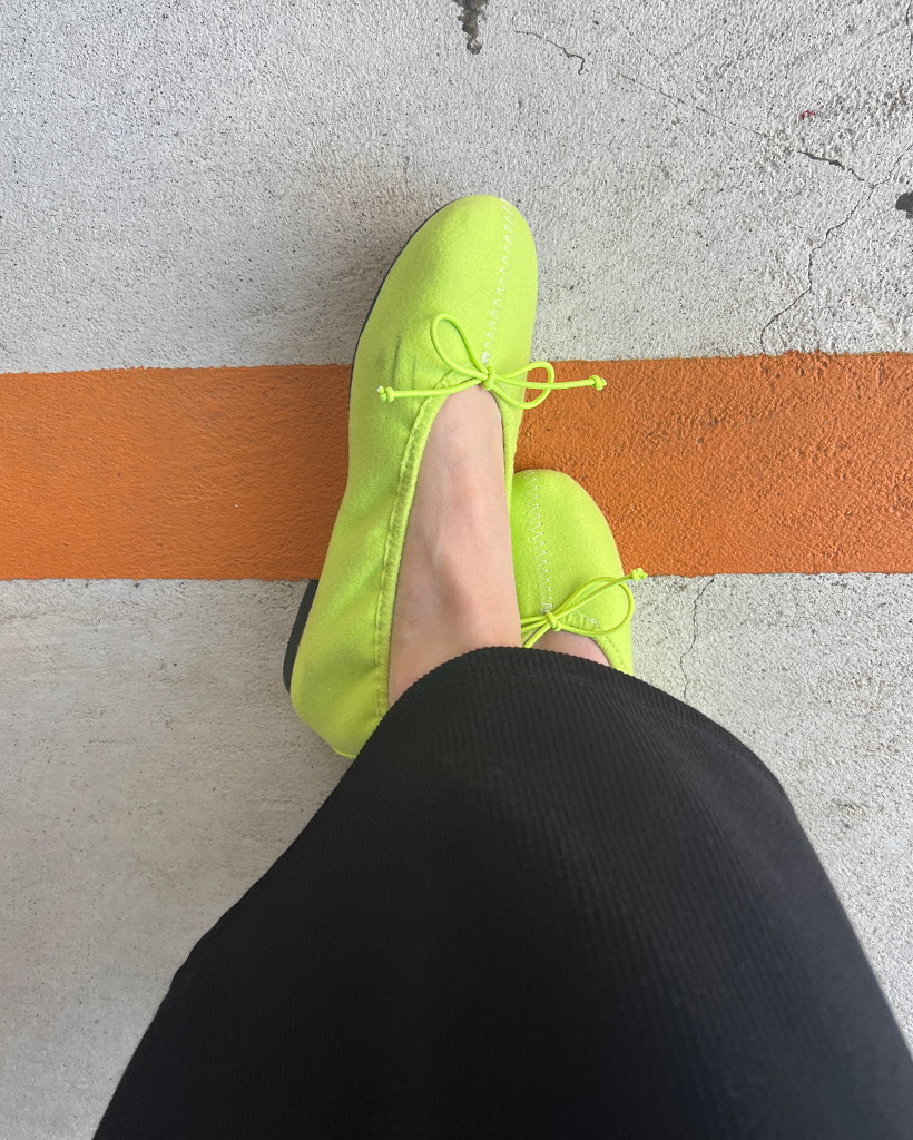 ビビッドラウンドリボンフラットシューズ