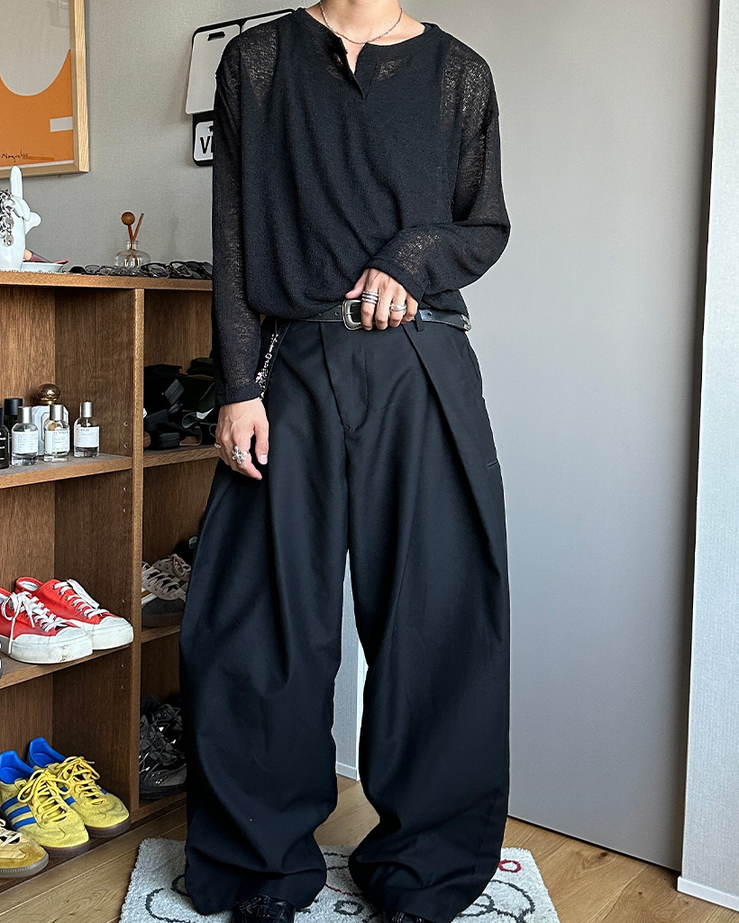 ユニセックス）オープンネックラインオーバーサイズニット
