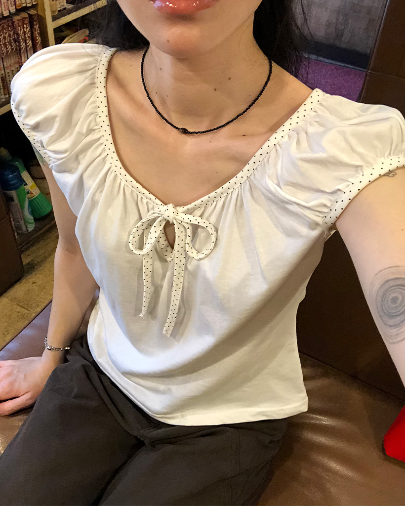 【新品タグ付き】オープンリボンTシャツ 袖ラインリボンTシャツ[五分袖][クロップド丈](S(140) オフ