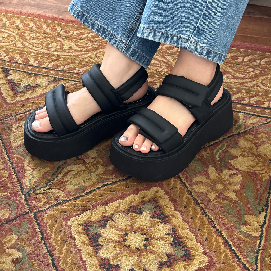 YELLO ブラック ストラップサンダル 厚底　L YELLO TOKYO BLACK SINGLE SNEAKER SANDALS サンダル シューズ