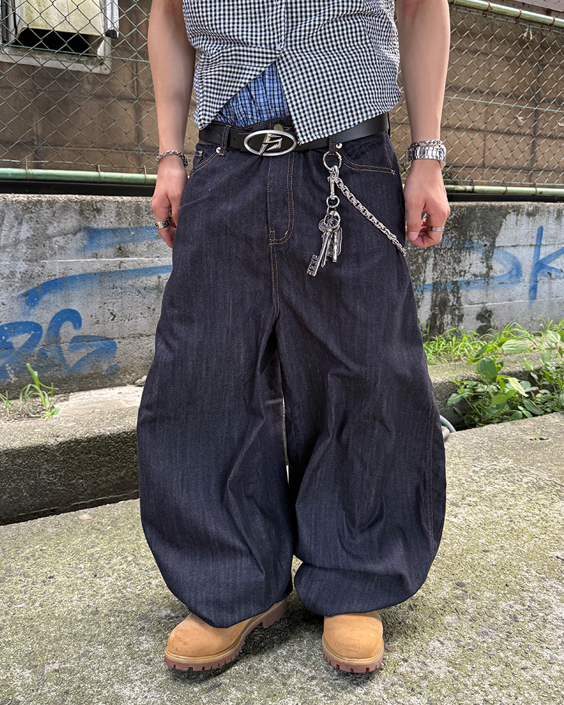 Anachronorm ワイドデニム シンチバック ダメージ加工 32 Anachronorm ワイドデニム シンチバック ダメージ加工 32