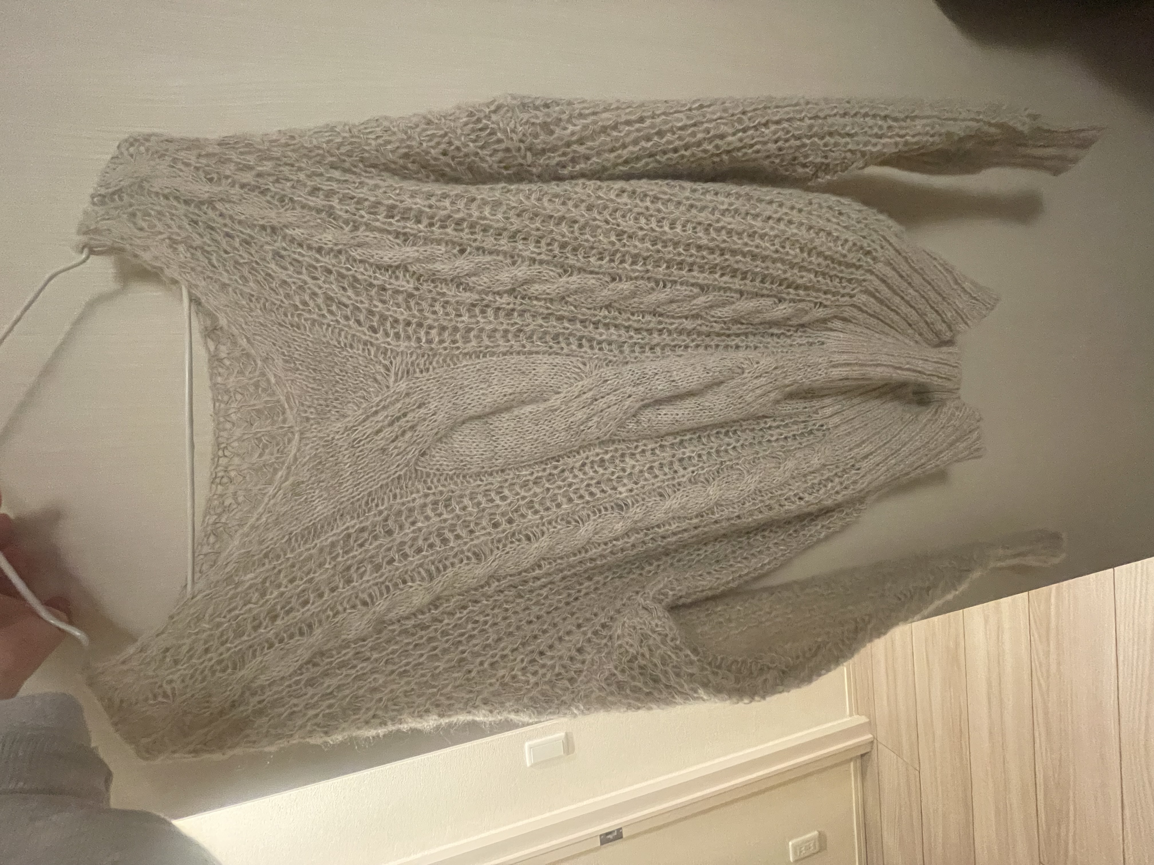 Vネックルーズケーブル編みニット | ファッション通販サイト NUGU