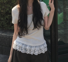 tシャツ 裾ティアードレースフリルボタン半袖Tシャツ レディース コーデおすすめ] 裾ティアードレースフリルボタン半袖Tシャツ