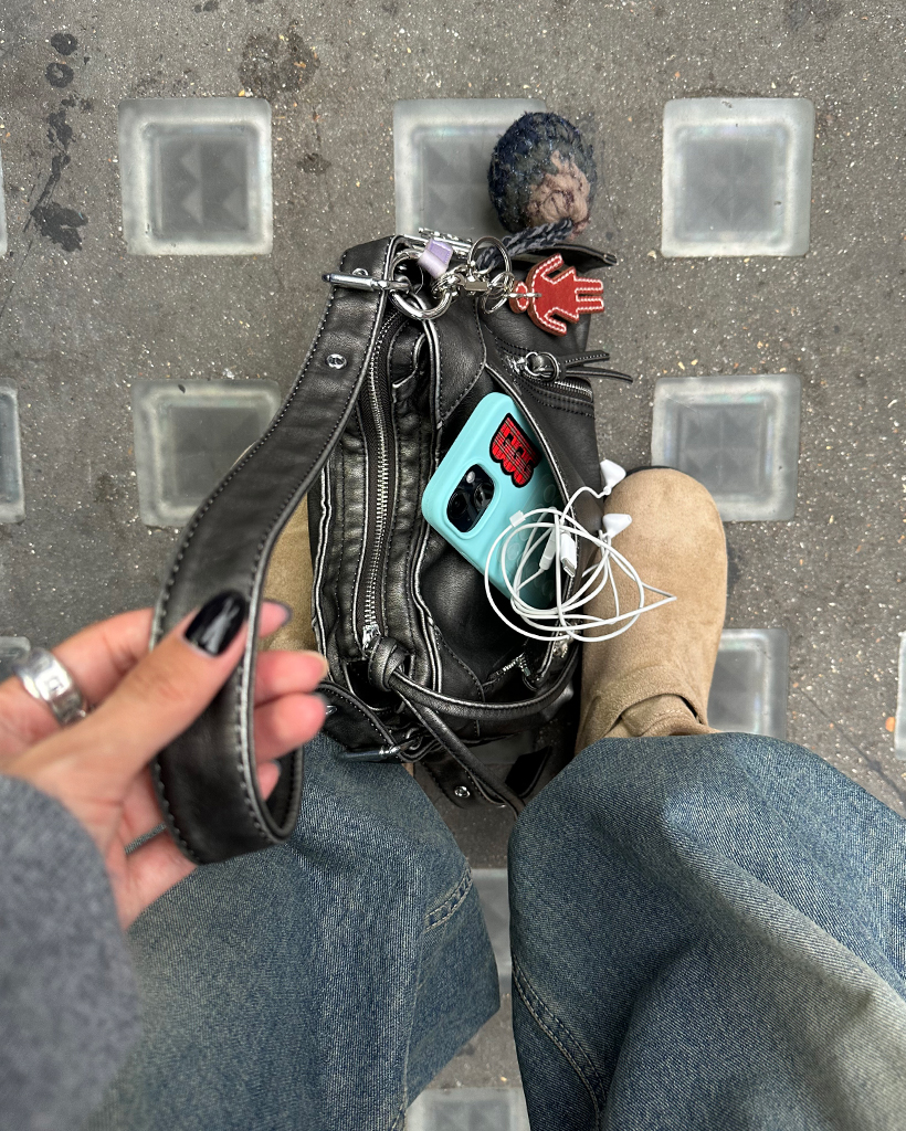 ビンテージウォッシュスクエアアイレットショルダーバッグ