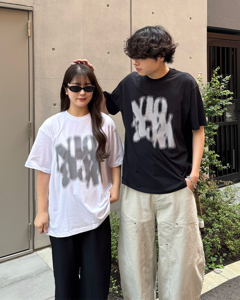 （ユニセックス）レタリング半袖Tシャツ