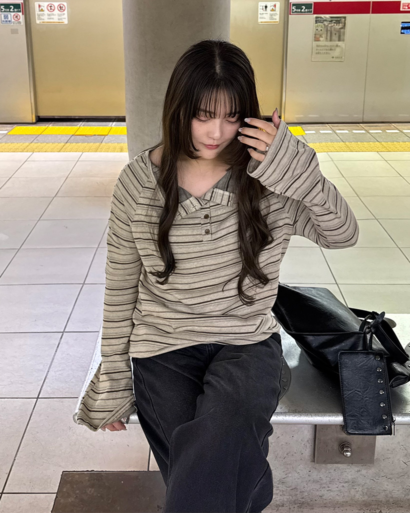 ボーダーボタンオフショルダーTシャツ