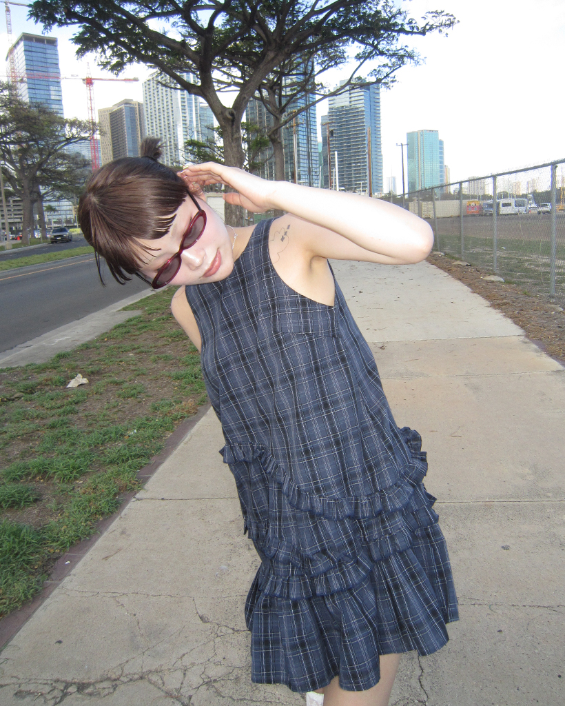 ユニークフリルティアードチェックノースリーブミニワンピース