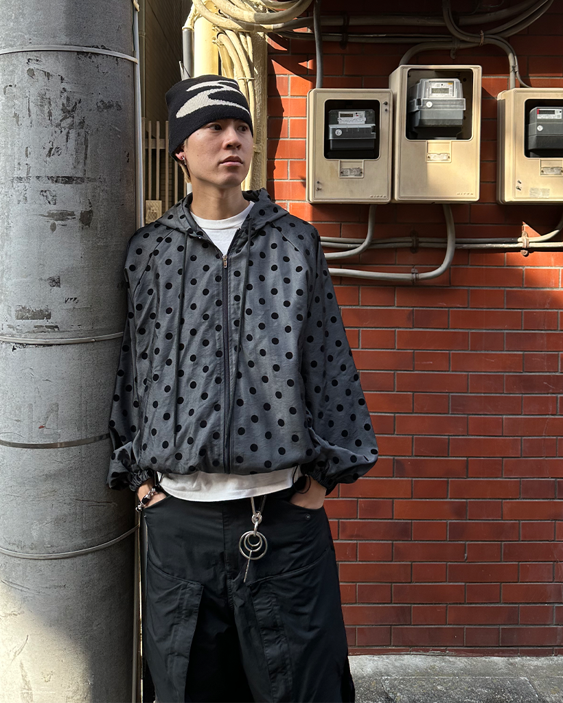 Influencer pick] dot frill hooded windbreaker jumper (black