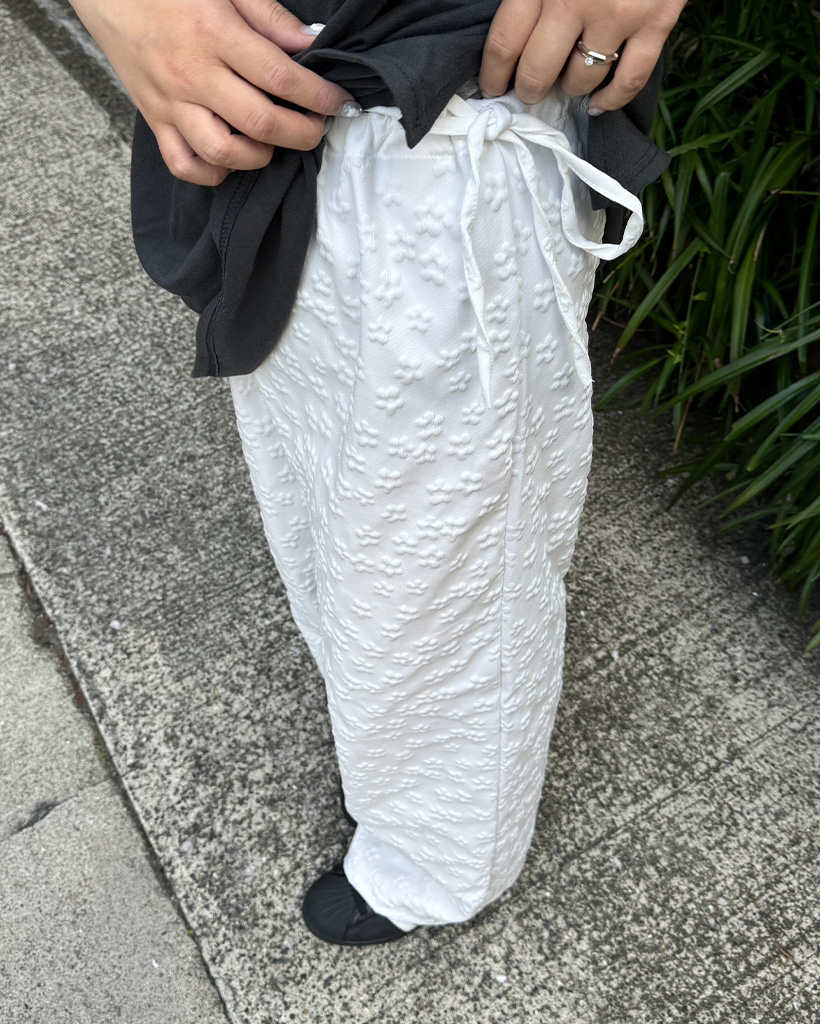 ウエストストリングフラワーエンボスパンツ | ファッション通販