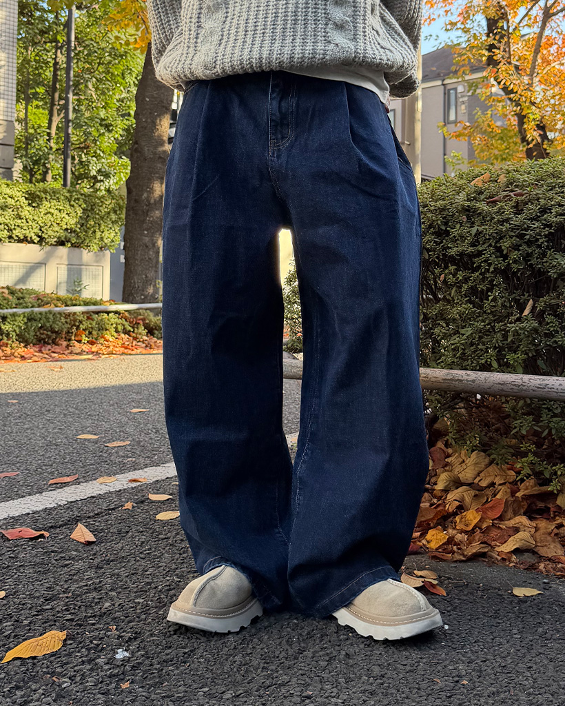 ワイドフィットピンタックデニムパンツ