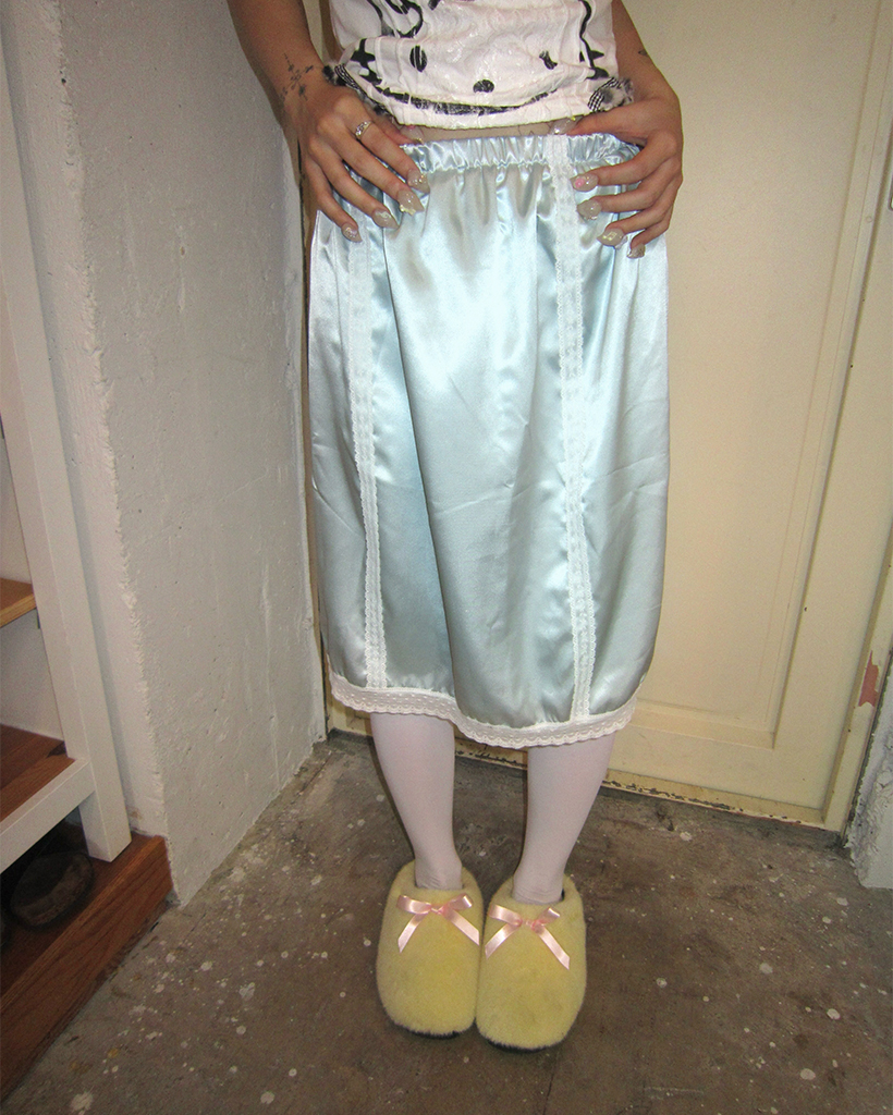 レースラインイージーサテンスカート