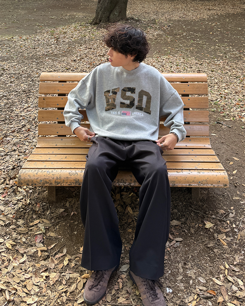 アップサイドダウンUSAパッチ裏起毛スウェットシャツ