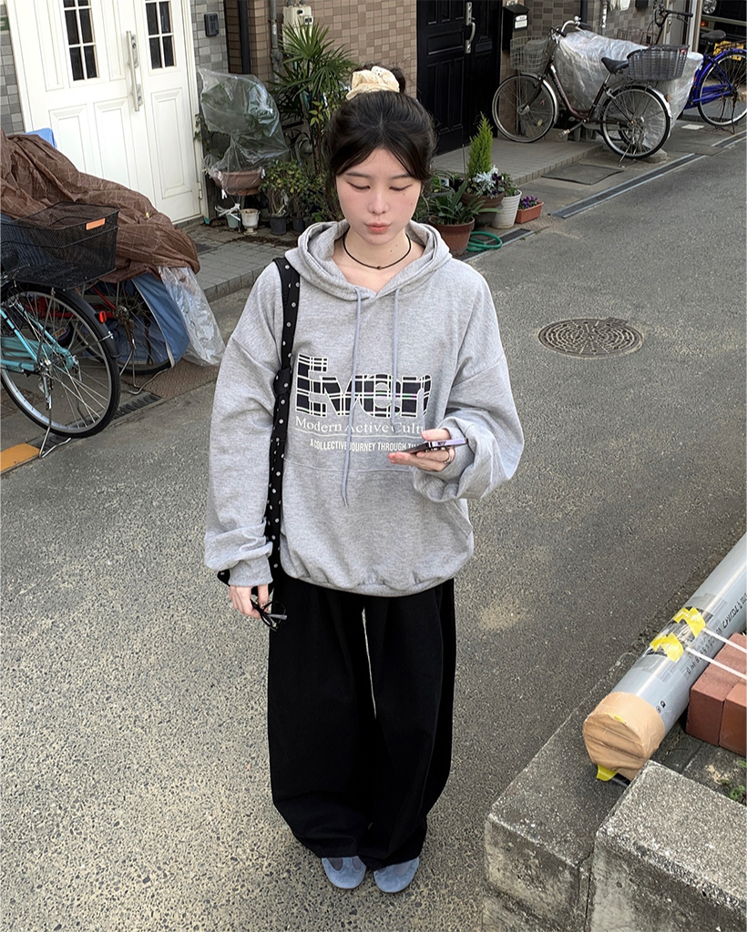 シンプルレタリングフードパーカー