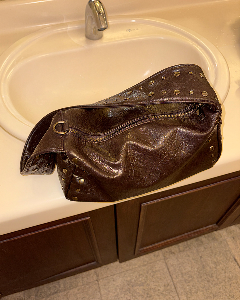 サイドラインスタッズワイドショルダーバッグ