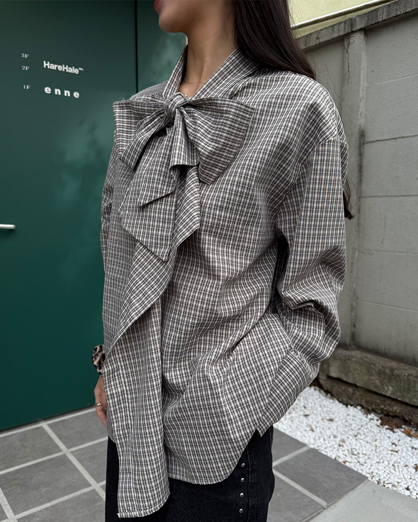 ビックリボンタイチェックブラウス