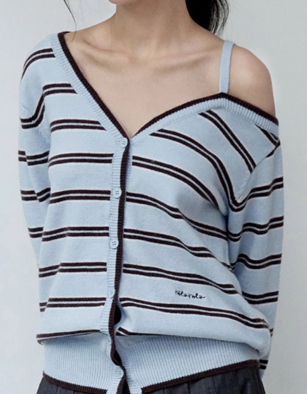 K-POPアイドル着用] ONE OFF SHOULDER STRIPE WOOL BLENDED CARDIGAN
