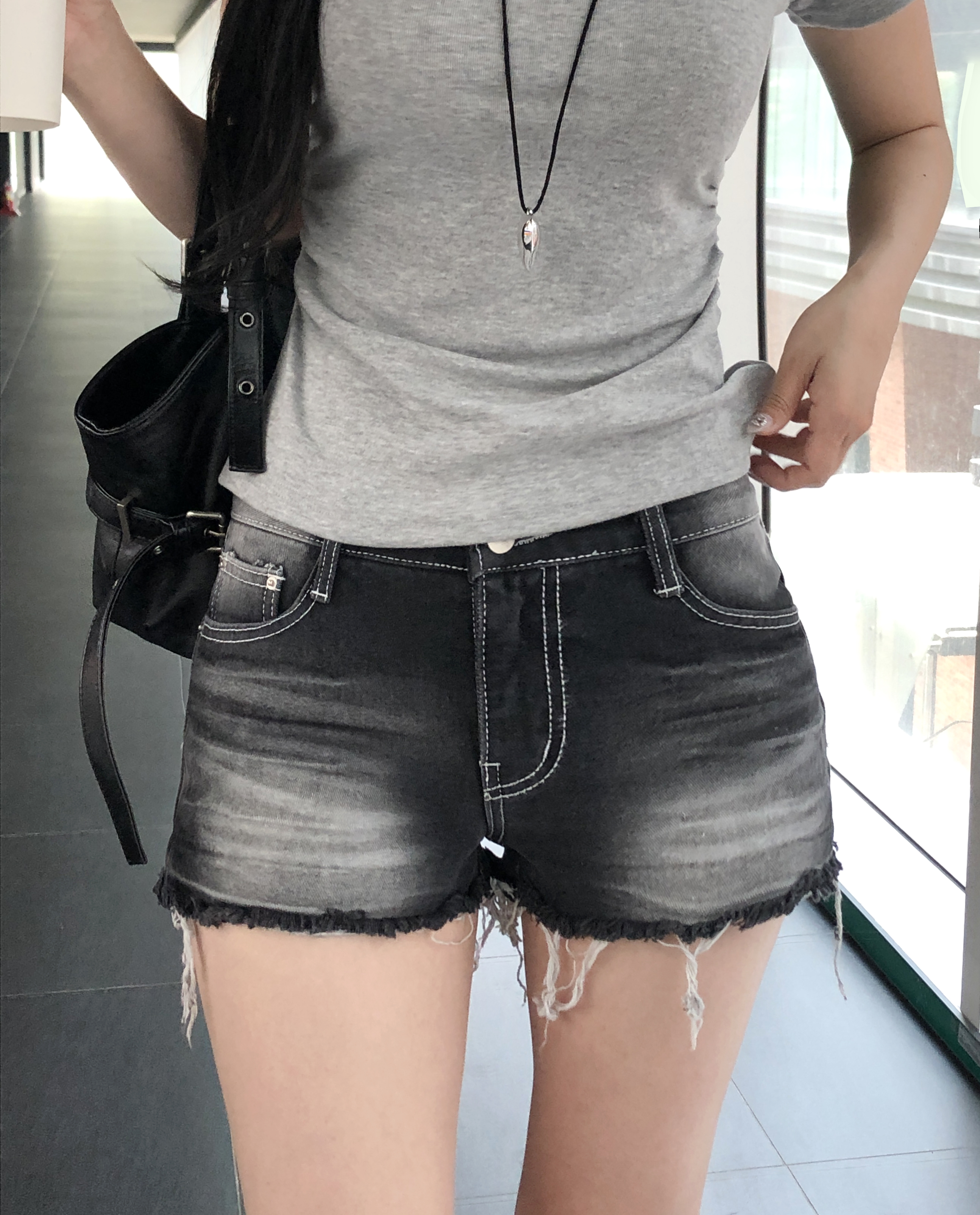 ローライズデニムショートパンツ | ファッション通販サイト NUGU