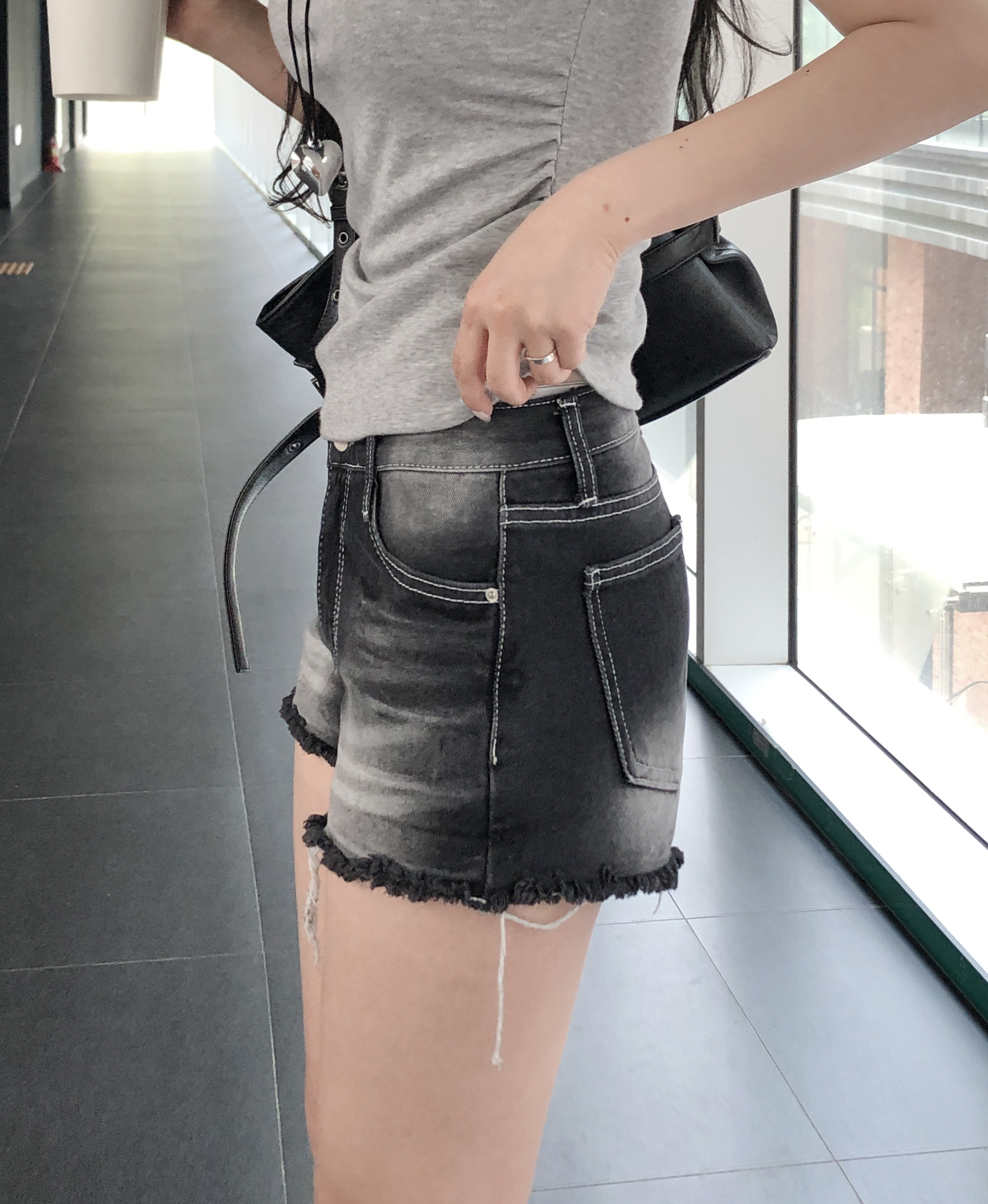 ローライズデニムショートパンツ | ファッション通販サイト NUGU