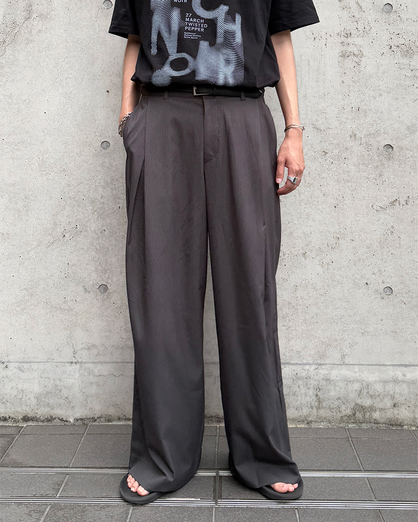 ISSEY MIYAKE ワイドスラックス　ブラック　ワンタック　サイズ2 ISSEY MIYAKE ワイドスラックス ブラック ワンタック サイズ2