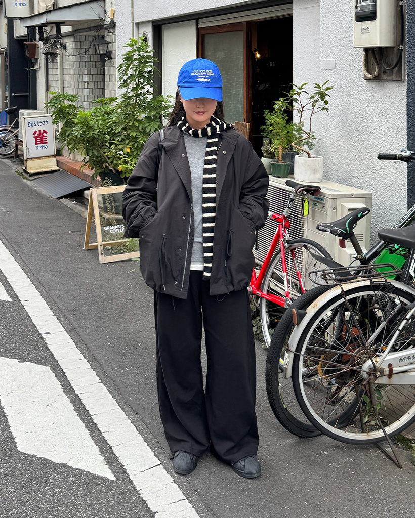 美品desigual黒 ジッパー ハイネック ジャケットsize44大きいサイズ リブハイネック ビッグカラーフェイクレザージャケット/PU合皮ジップ