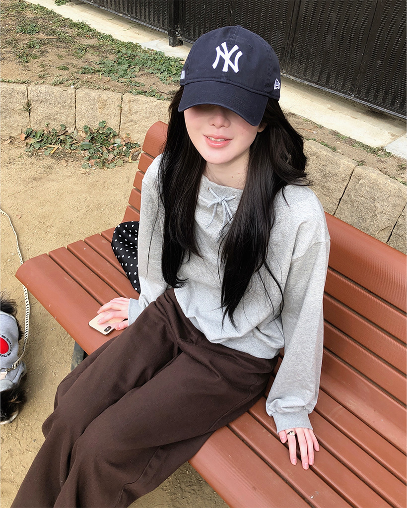 オフショルダーストリング付きスウェットシャツ