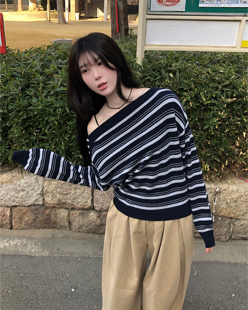 ボーダーボタンオフショルダーニット