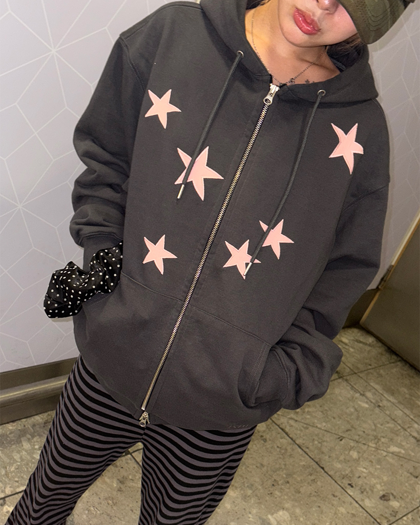 【ほぼ未使用】ネイビーハーフジップパーカー 🌟New item紹介④🌟 〜ZIPパーカー〜 袖や丈感をゆったりめにし