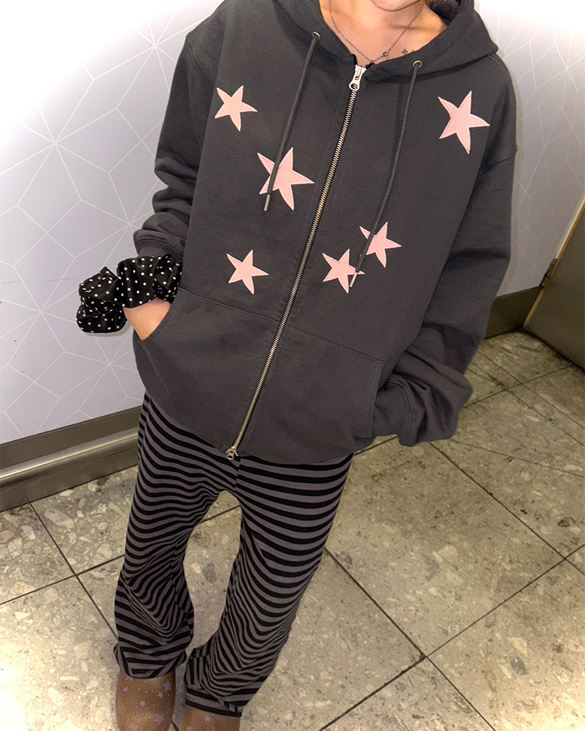 haku X BAUF] スターシンボルハーフジップフードパーカー[チャコール