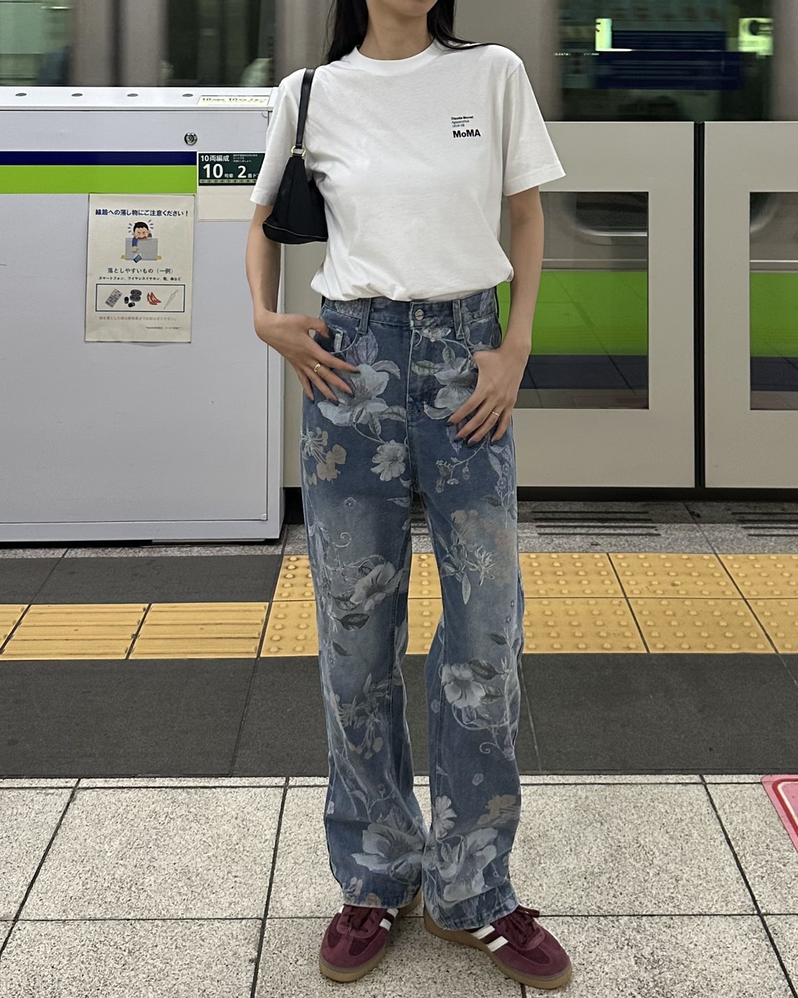 フラワーパターンデニムパンツ