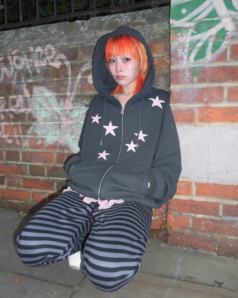 haku X BAUF] スターシンボルハーフジップフードパーカー[チャコール