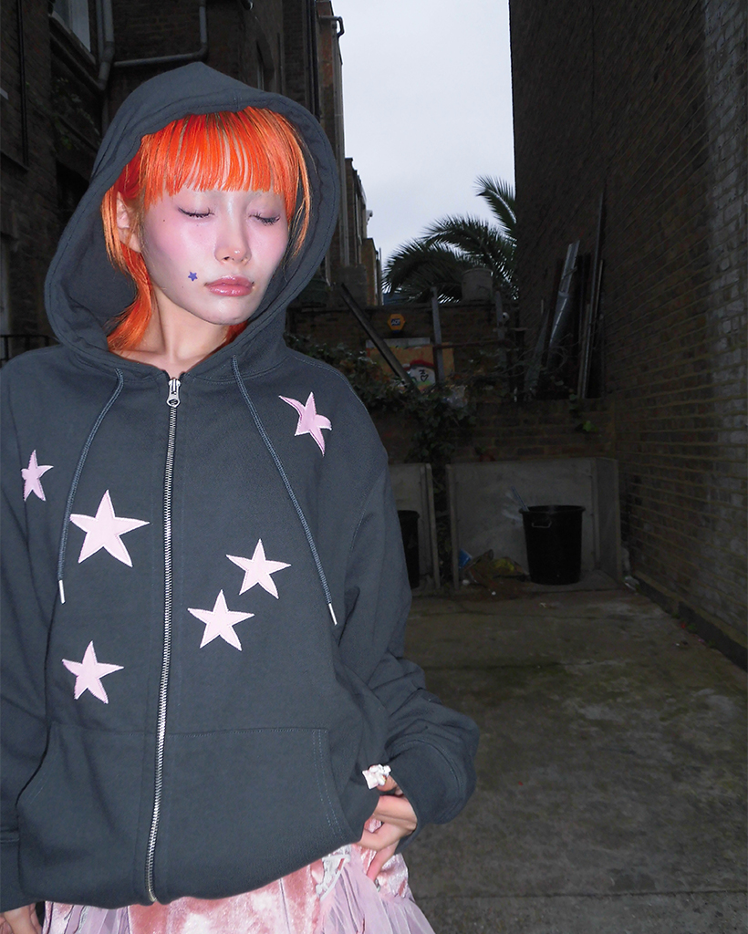 haku X BAUF] スターシンボルハーフジップフードパーカー[チャコール