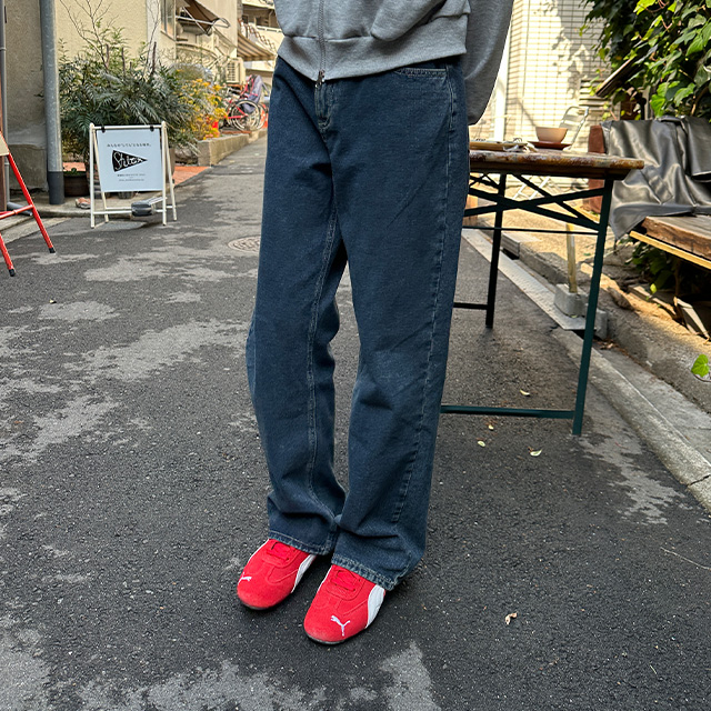 ストレートデニムパンツ