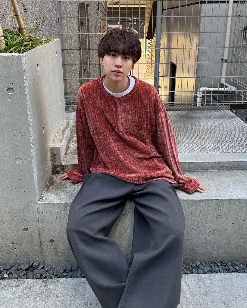 (ユニセックス)ベロアリブスタンドカラーTシャツ