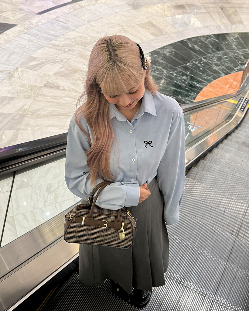 リボン刺繍シャツ