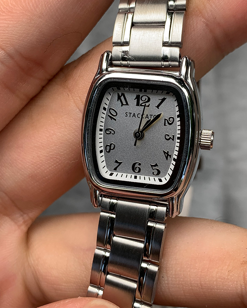 シルバースクエアハンドウォッチ