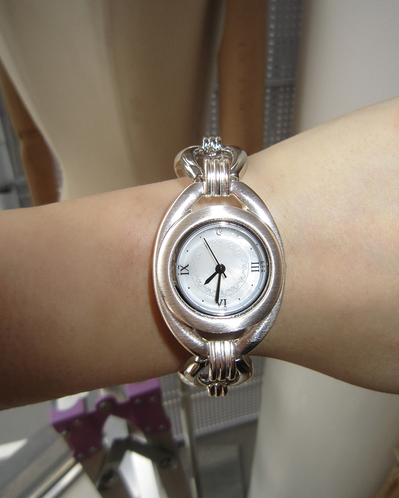 オーバルシルバーチェーンビンテージハンドウォッチ