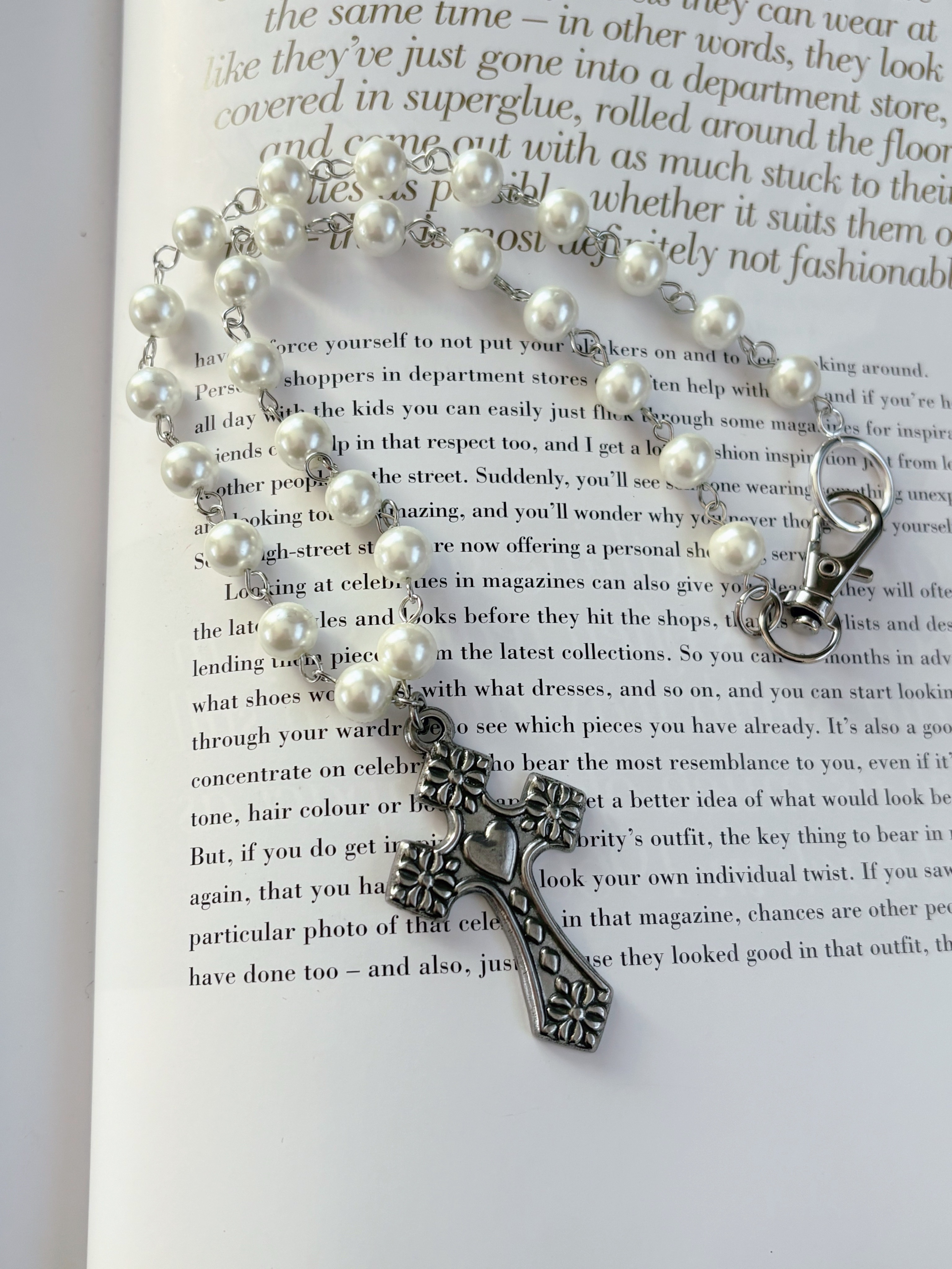 パールクロスネックレス