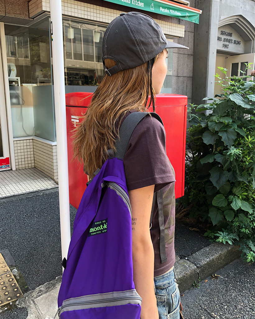 新品 タグ類無し シャーリングホイップTシャツ ブラウン フルレタリングセミクロップドTシャツ | ファッション通販