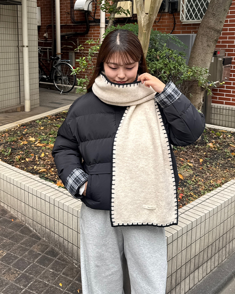 未使用級　GUCCI マフラー　総柄ロゴ　バイカラー　リバーシブル　黒　グレー 未使用級 GUCCI マフラー 総柄ロゴ バイカラー リバーシブル 黒 グレー
