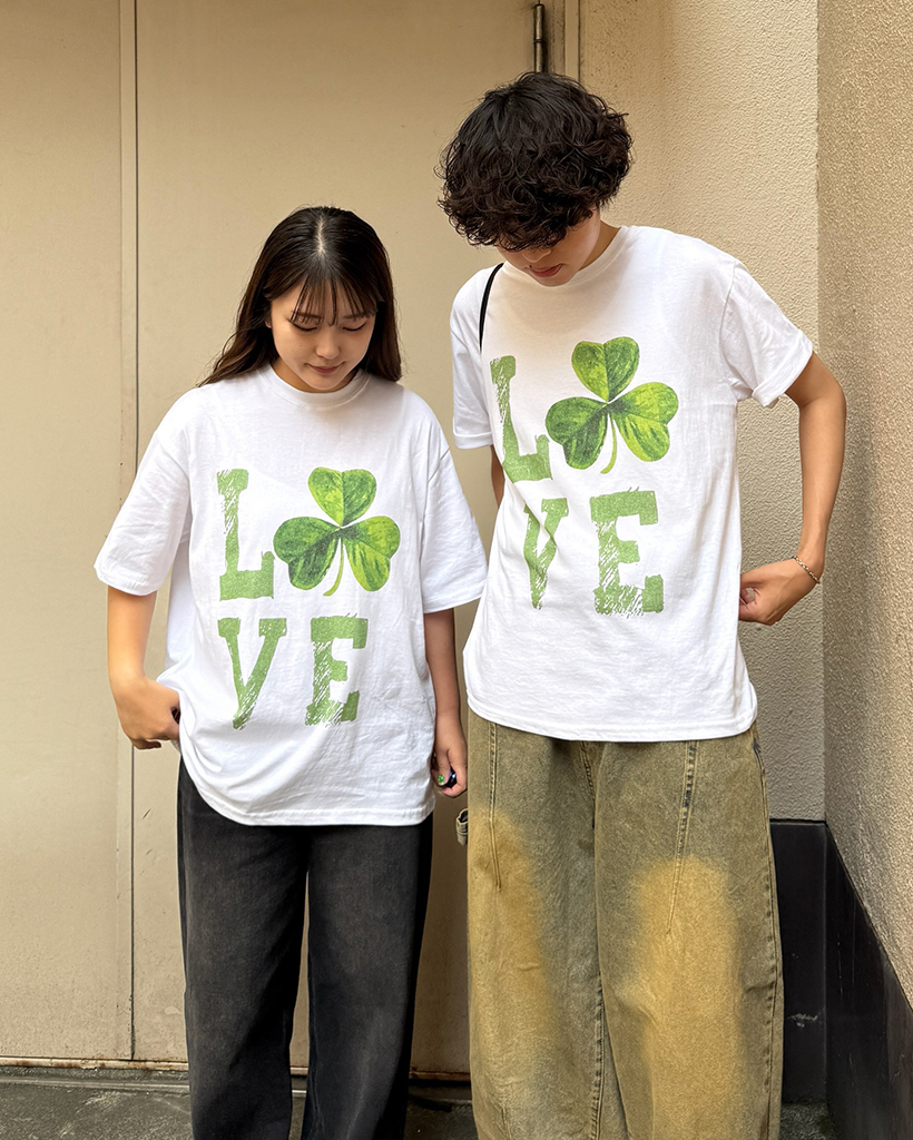 ユニセックス）クローバーラブハーフTシャツ | ファッション