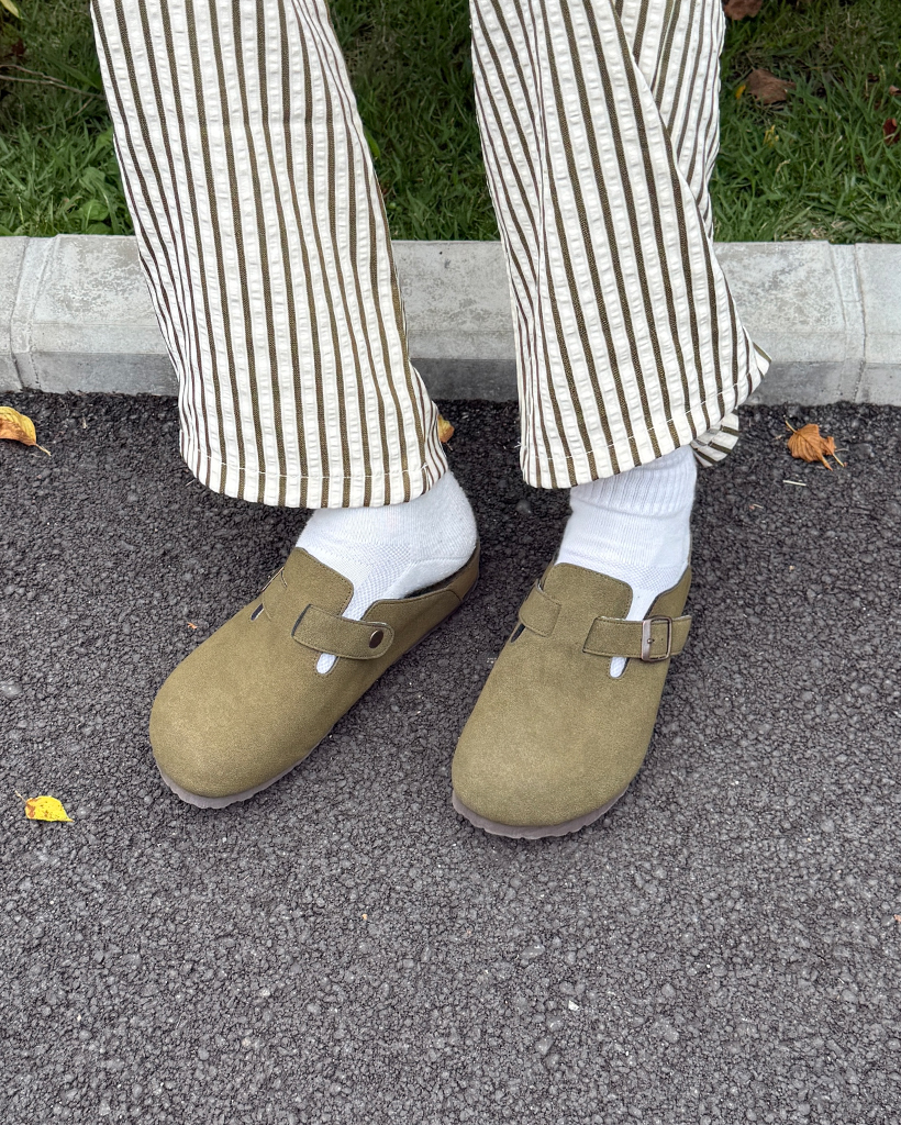 スウェードバックルクロッグサンダル