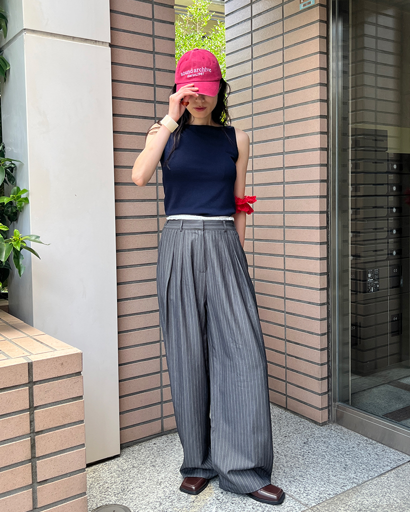 ユニセックス)サイドウエストゴムペンシルストライプスラックス