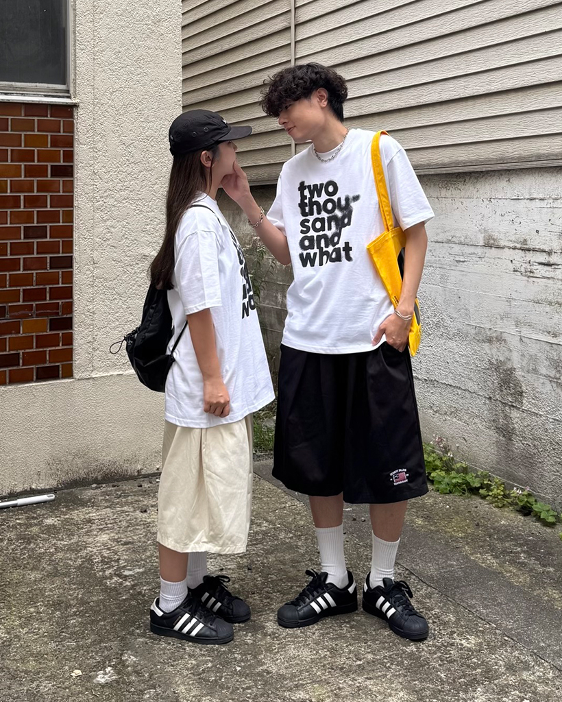 ユニセックス）ノイズレタリングハーフTシャツ | ファッション