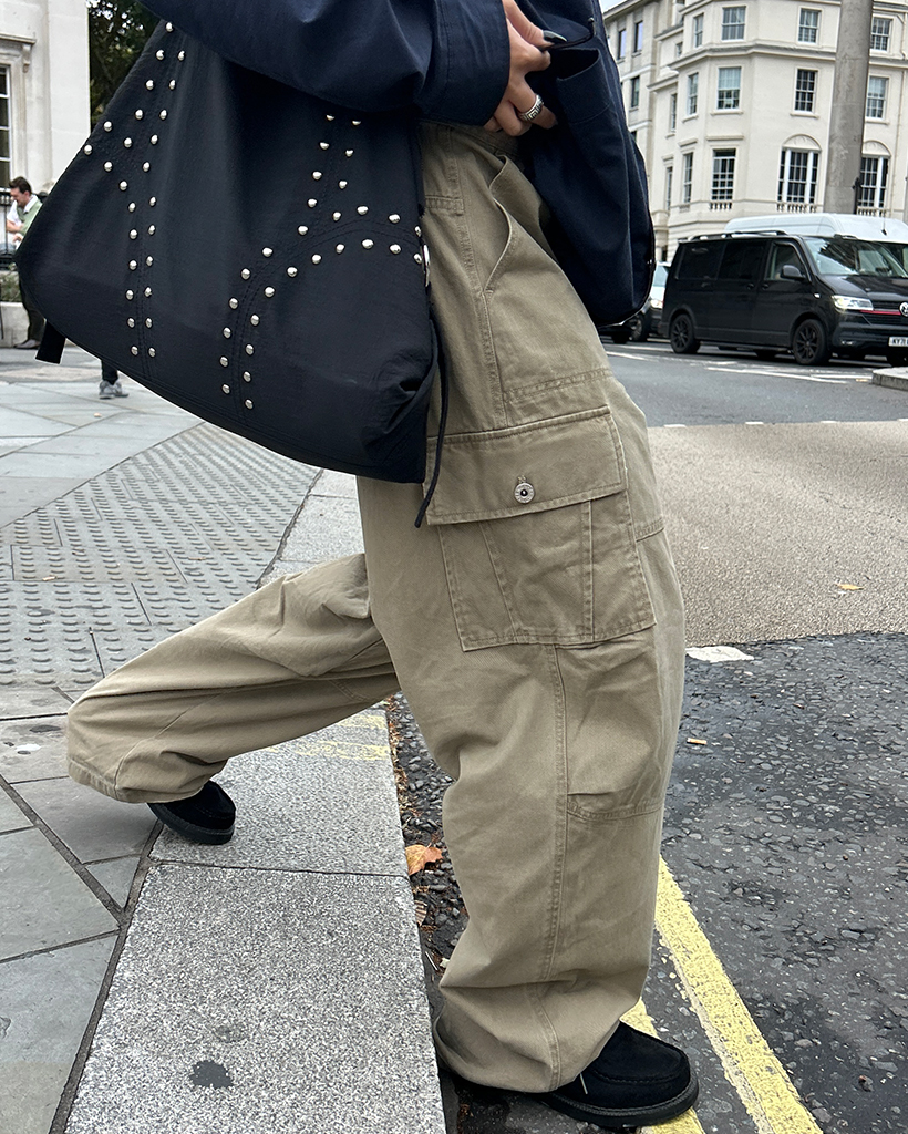 ユニセックス）ビンテージウォッシュフラップカーゴポケットパンツ