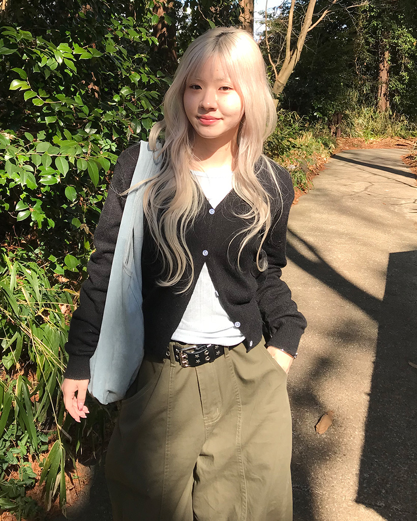 Vネックウールニットカーディガン