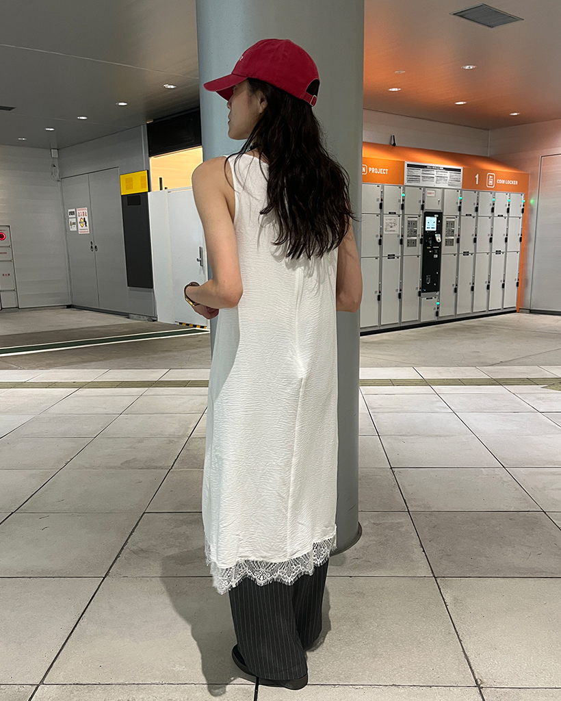 *PARIS*ビジューネック スカートヘム フェザー ドレスワンピース PARIS*ビジューネック スカートヘム フェザー ドレスワンピース